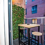 Manchester City Centre Apt With Balcony & Free Parking - Including Free 1-Hour Early Check-In Or Late Check-Out For Bookings Until July, Justeat Voucher For 2-Night Stays Minimum!