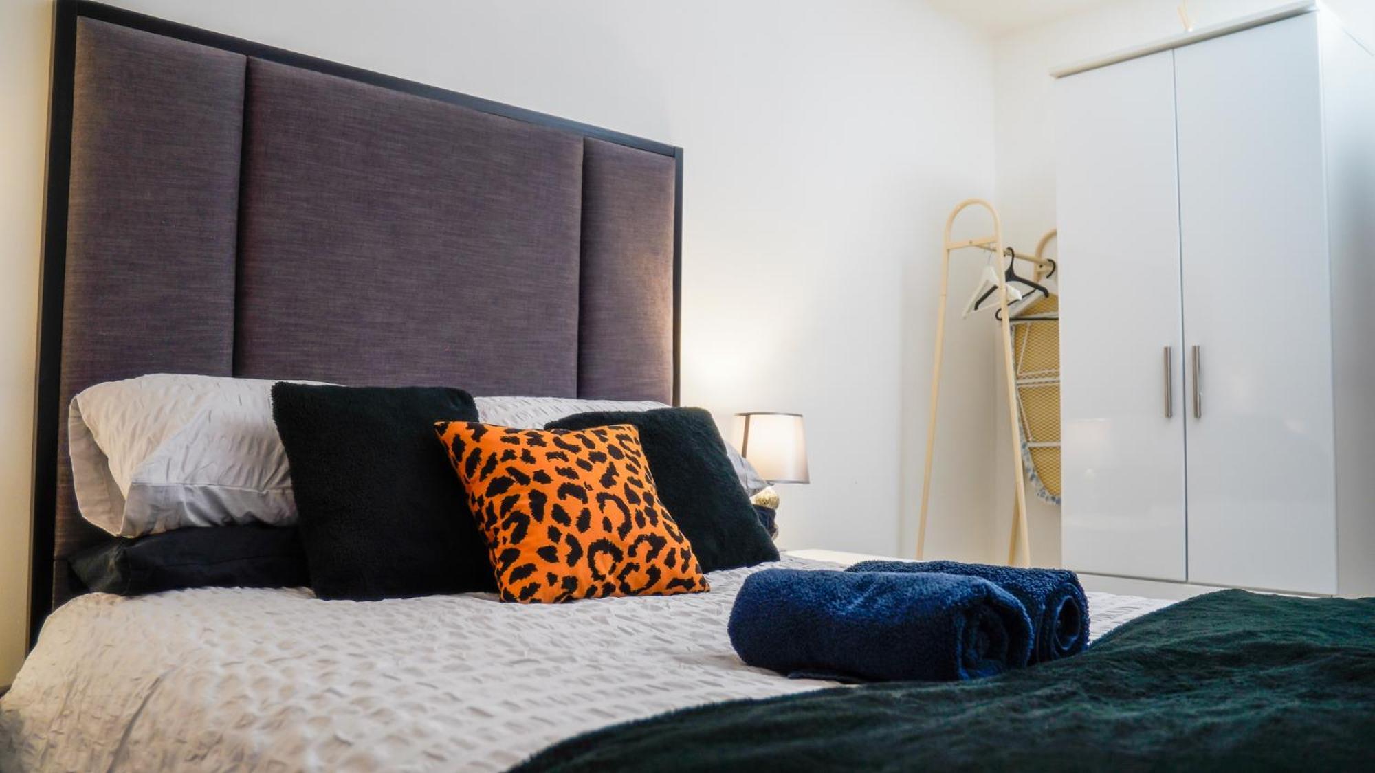 Apartment Centre With Balcony & Free Parking - Including Free 1-hour Early Check-in Or Late Check-out For Bookings Until July, Justeat Voucher For 2-night Minimum!