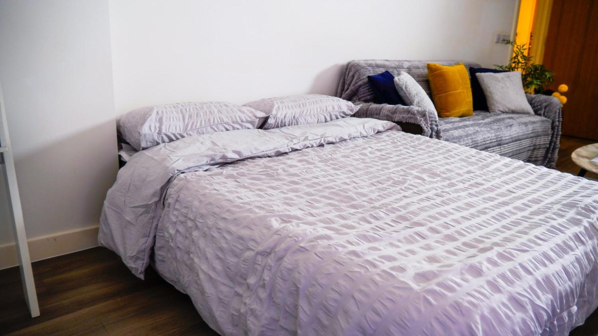 Centre With Balcony & Free Parking - Including Free 1-hour Early Check-in Or Late Check-out For Bookings Until July, Justeat Voucher For 2-night Minimum! Apartment