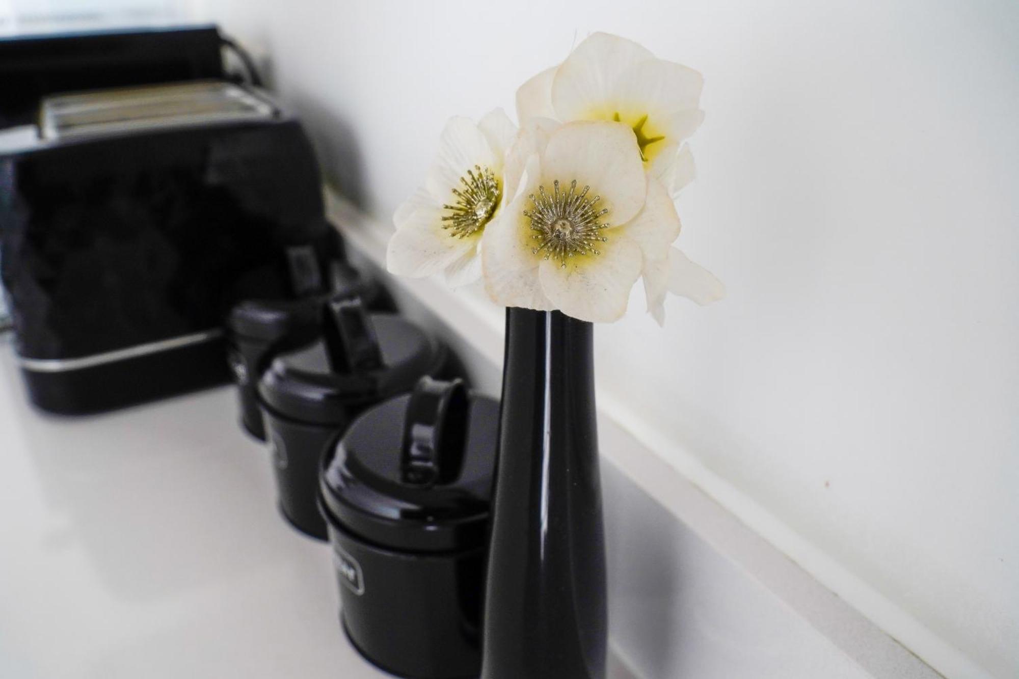 Centre With Balcony & Free Parking - Including Free 1-hour Early Check-in Or Late Check-out For Bookings Until July, Justeat Voucher For 2-night Minimum! * Manchester